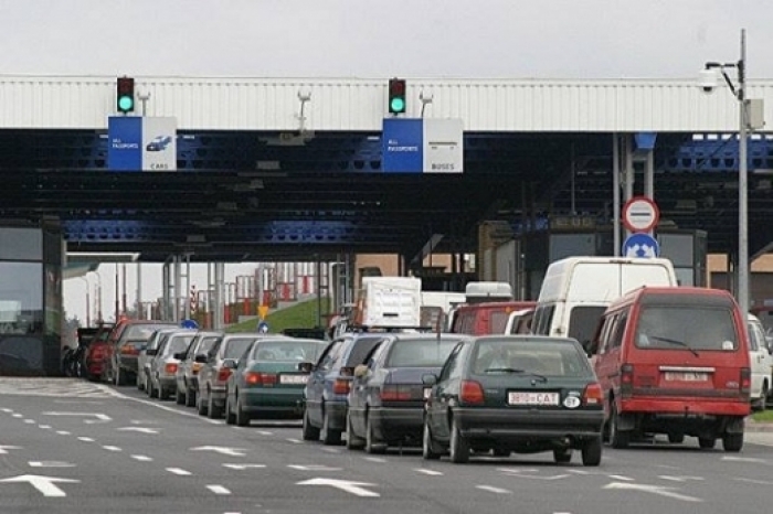 В Ужгороді на кордоні виросла велика черга з автомобілів