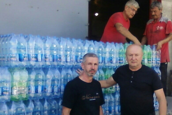 З Тячева на передову відправили більше тисячі пляшок мінеральної води