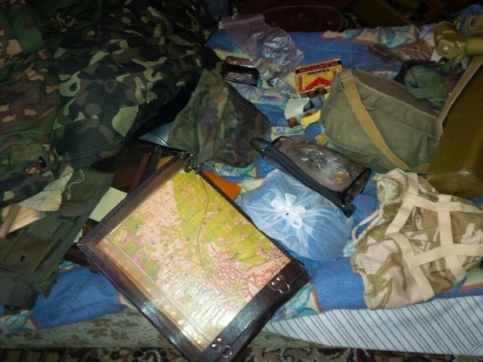 В ужгородській квартирі знайшли гранатомет, бронежилети і сотню патронів
