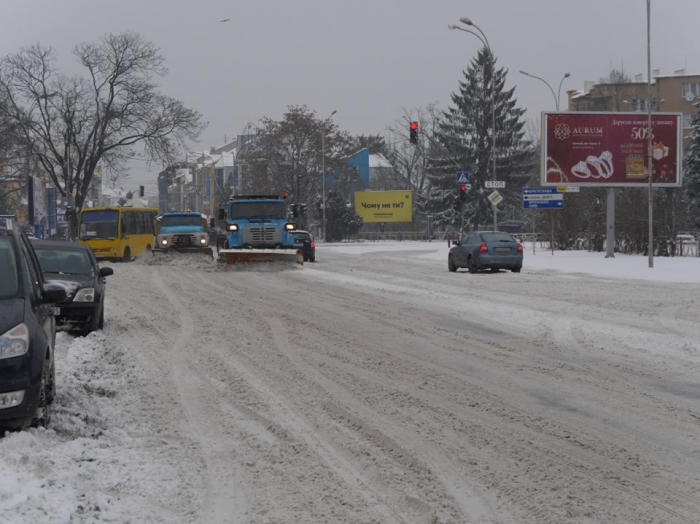 Раду зі снігом в Ужгороді дають 80 людей та 14 спецмашин