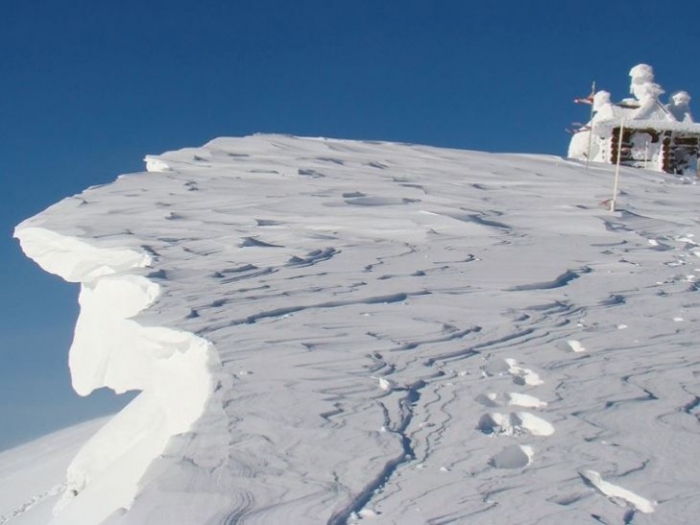 В горах Закарпаття сніг сягає майже 2 метри