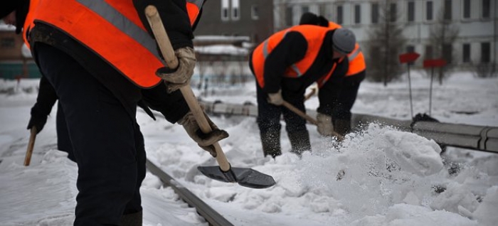 Хто кого: в Ужгороді вже закупили технічну сіль та протиожеледну суміш – чекають на сніг