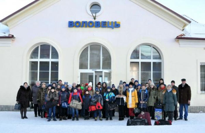 Школярі з прифронтової Луганщини два тижні відпочиватимуть на Закарпатті
