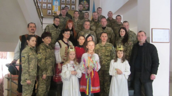 Дитячий ансамбль «Намисто» заколядував для 128-ої бригади