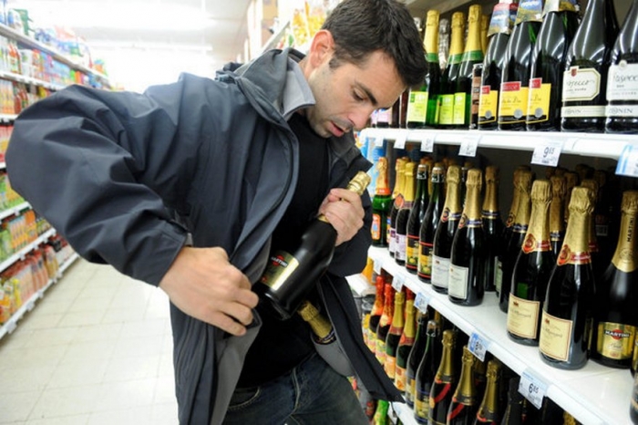 Як красти, то мільйон: ужгородець цупив у супермаркеті недешевий алкоголь