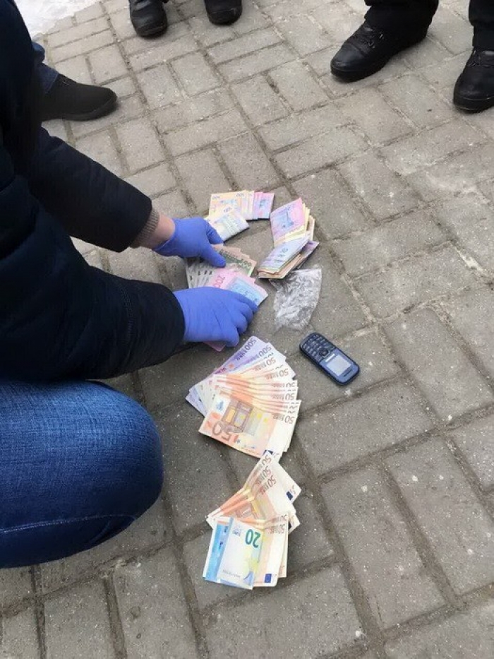 Словак в Ужгороді намагався продати метамфетамін на дві тисячі євро