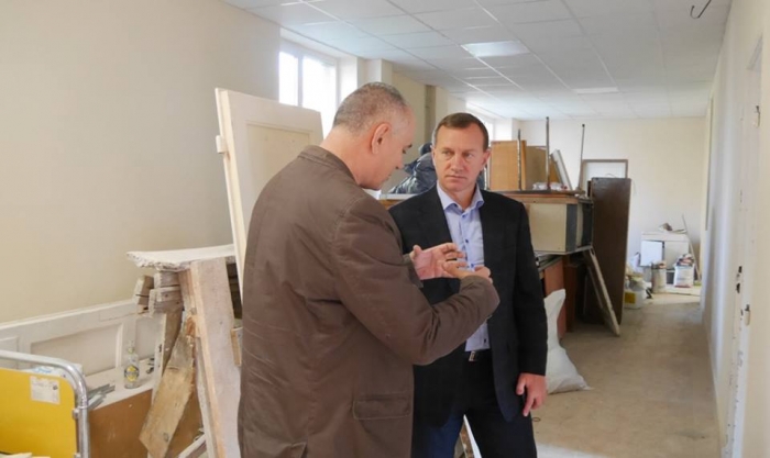 Міський голова Ужгорода Богдан Андріїв оглянув капремонт в міській дитячій клінічній лікарні