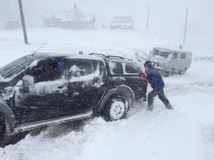 Закарпатський Драгобрат завалило снігом: у мережі оприлюднені фото