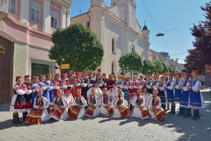 Закарпатський народний хор запрошує всіх на концерт з нагоди потрійного свята!