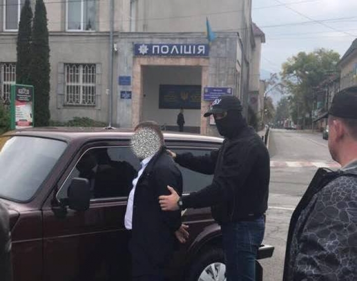Заступник начальника поліції Тячівщини попався на 500-доларовому хабарі