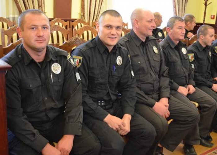 Десять сержантів поліції Закарпаття отримали відзнаки "За участь в антитерористичній операції"