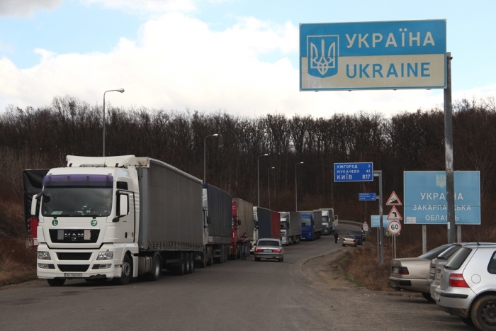 ОФІЦІЙНО щодо накопичення вантажівок на митних постах Закарпатської митниці ДФС