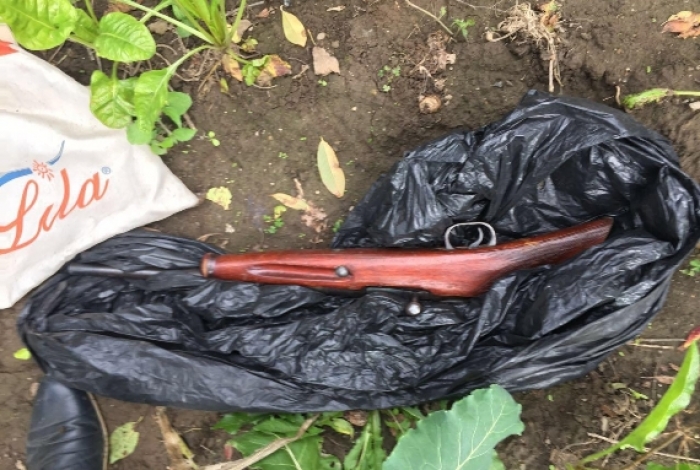 На Тячівщині жінка побачила свого сусіда з рушницею – одразу повідомила в поліцію