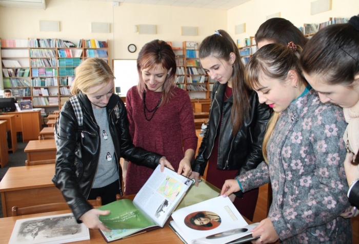 Закарпатські студенти пізнають літературу практично – в бібліотеці