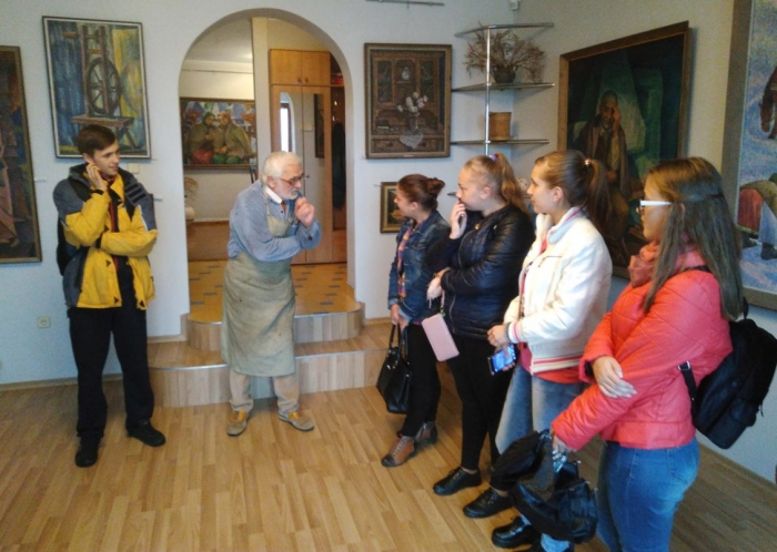 Закарпатські студенти знайомилися з легендарним художником Володимиром Микитою