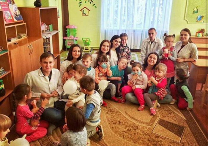 Закарпатські студенти-стоматологи стали зубними феями в дитячому садку