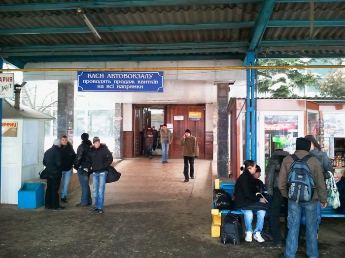 Хулігани відлупцювали працівника автовокзалу в Мукачеві