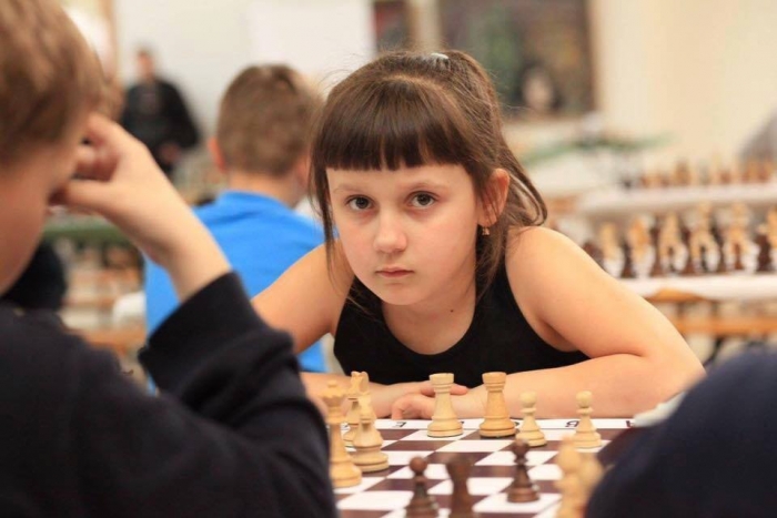 Юна ужгородська шахістка перемагає на турнірі у Львові