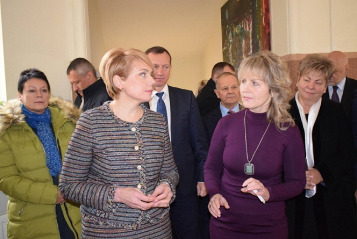 Очільниця Міносвіти Лілія Гриневич відвідала "словацьку" школу в Ужгороді