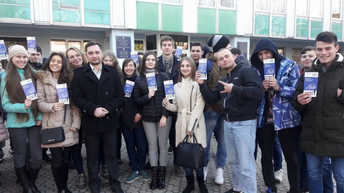 Правопросвітницький флеш-моб до Дня студента пройшов в Ужгороді