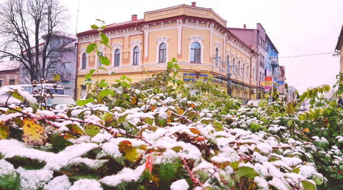 Перший сніг "прийшов" сьогодні в Ужгород