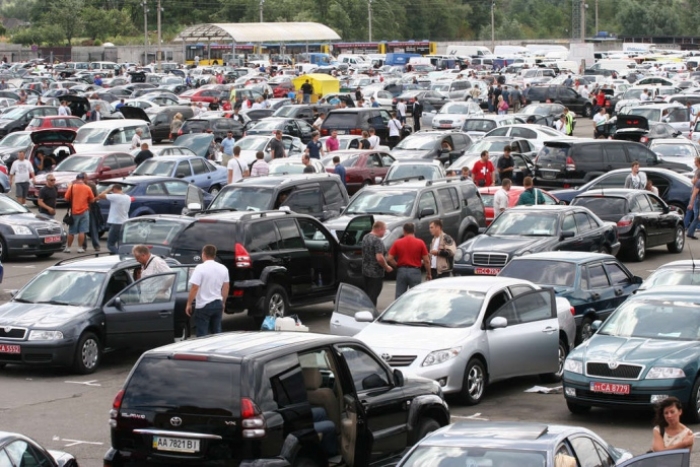 Митники зафіксували 6-кратне збільшення ввезення вживаних авто з ЄС