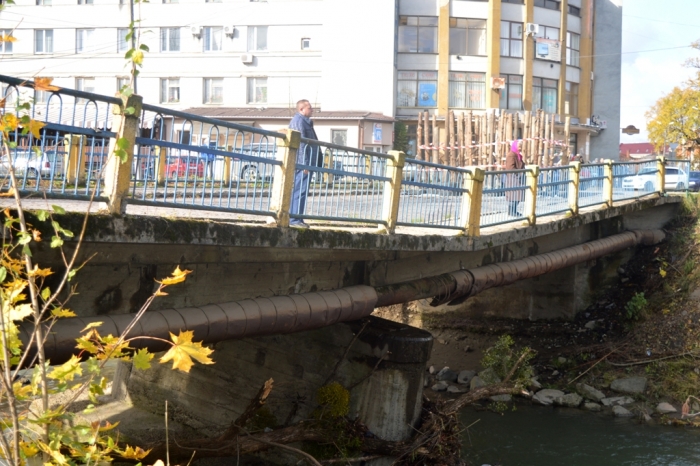 Москаль запевняє, що реконструкцію пошкодженого паводком мосту в Сваляві завершать навесні наступного року