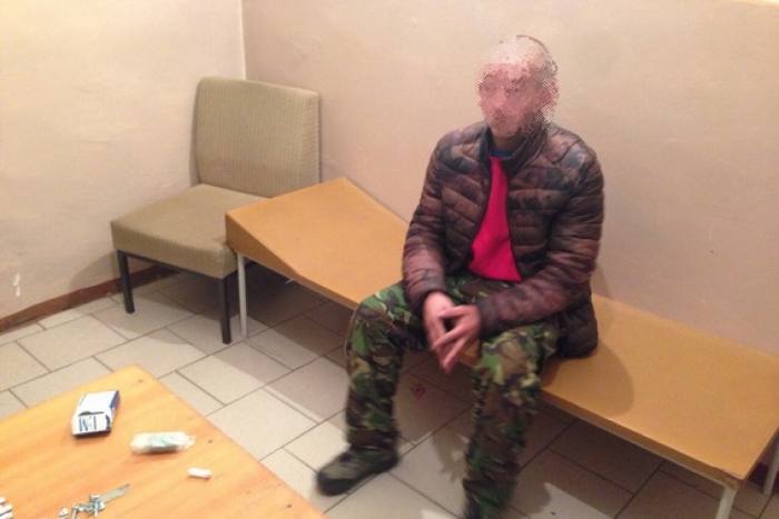 Поліція затримала мешканця Виноградівщини під дією наркотичних речовин та зі шприцем метамфетаміну