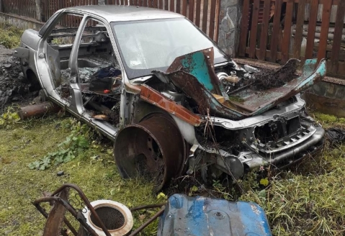 Мешканцю Рахівщини невідомі пошкодили автомобіль вибуховим пристроєм 