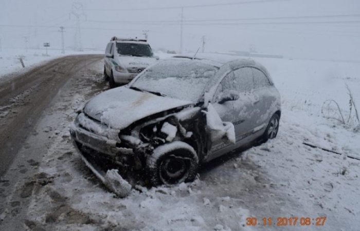 Аварії практично на кожному шляху: сусідню Словаччину замело снігом
