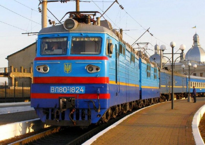 До уваги закарпатських студентів: Укрзалізниця таки скасувала два найпопулярніші потяги «Ужгород – Київ»