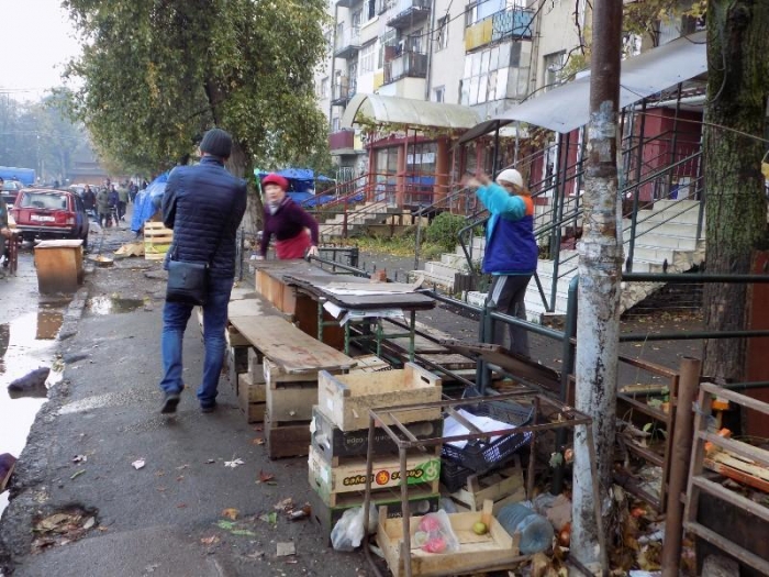 Муніципали попередили продавців "Білочки" в Ужгороді: у понеділок будуть перевіряти ринки з поліцією
