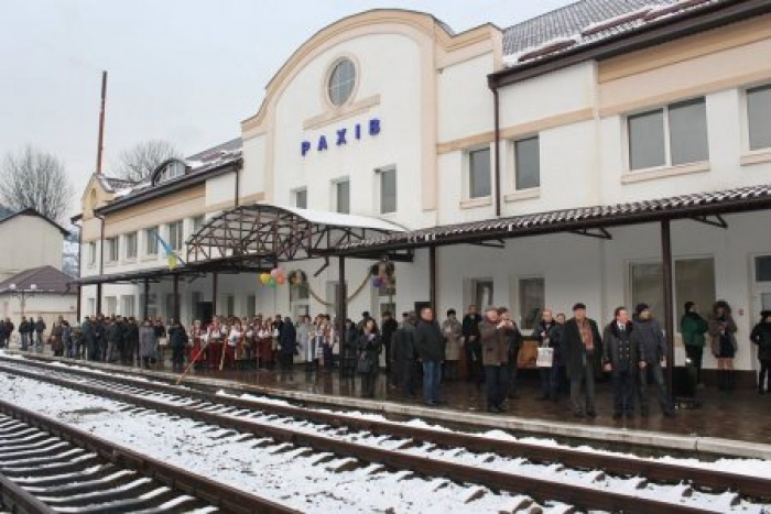 Закарпатська Гуцульщина святково привітала поїзд-"піонер" зі Слобожанщини