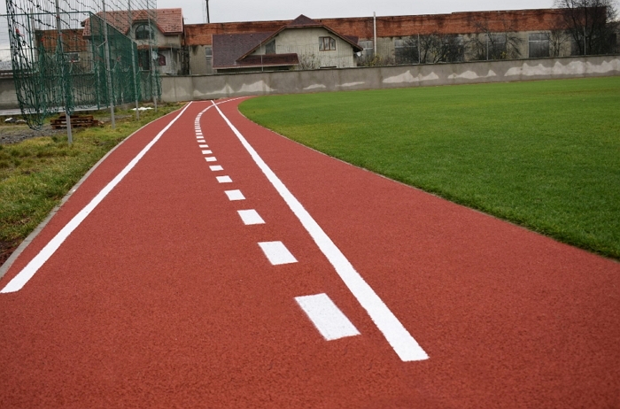 На стадіоні "Автомобіліст" в Ужгороді завершили реконструкцію легкоатлетичних доріжок