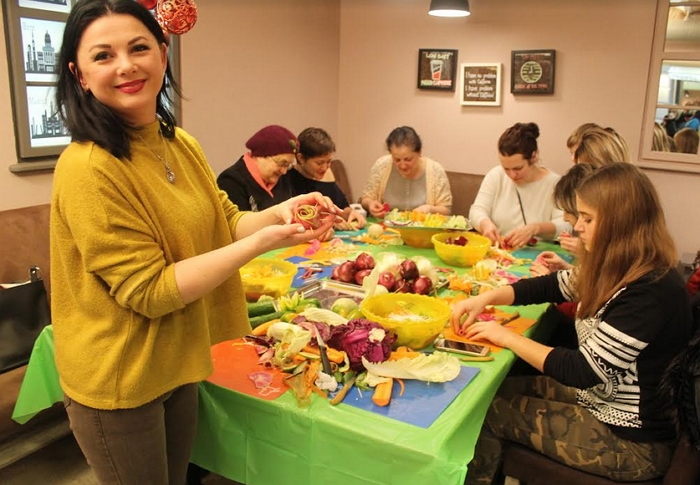 Новорічні листівки, екоторби та мило виготовляли діти в ужгородській "Різдвяній майстерні"