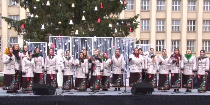 В Ужгороді засяяли головні новорічні ялинки міста та Закарпаття
