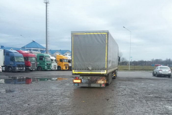 На Ужгородщині водій вантажівки «Volvo» здійснив смертельний наїзд на 41-річного чоловіка