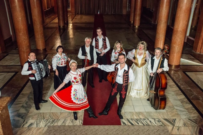 Ужгородців запрошують святкувати разом з ансамблем «Угорські мелодії» 
