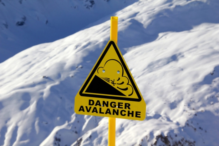 Рятувальники – закарпатцям: не йдіть в гори, лавинна небезпека!