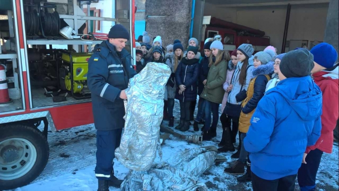 Діти з Луганщини, які зараз відпочивають на Закарпатті, гостювали у рятувальників