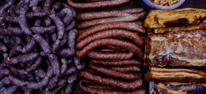 На фестивалі м’ясників у Закарпатті з’їли сотні кілограмів м’яса
