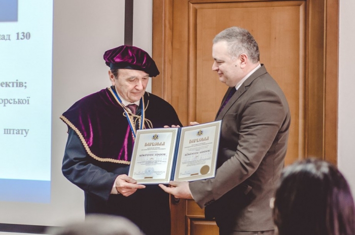 Почесне звання Doctor Honoris Causa УжНУ присвоєно професору фізики Дебреценського Університету Олександру Кокенєші