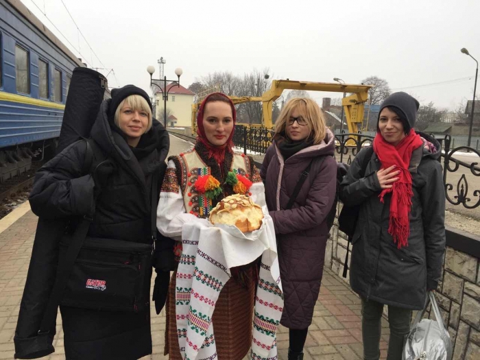 Гурт ONUKA зустріли в Ужгороді хлібом-сіллю