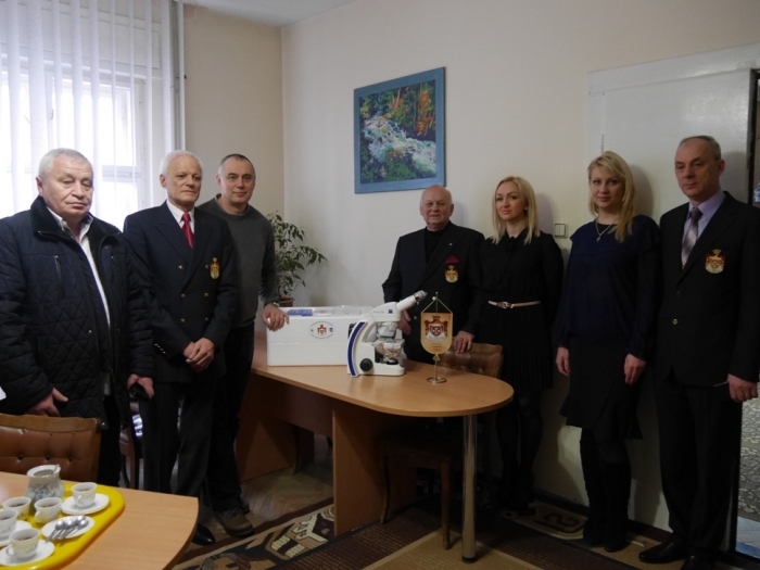 Мікроскоп для клінічних досліджень отримала міська дитяча лікарня Ужгорода від благодійників