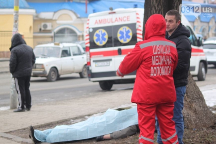 Трагічний випадок в Ужгороді: на вулиці помер 80-річний чоловік