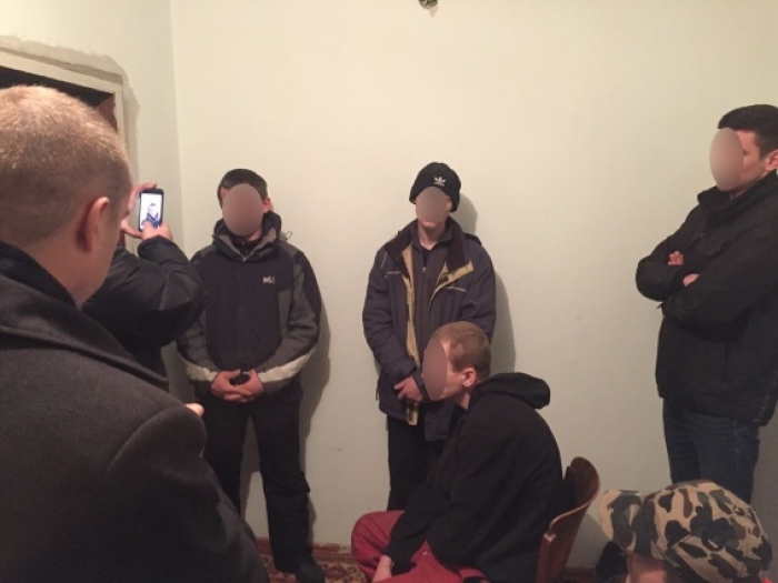 В ужгородському наркопритоні поліція виявила і наркотовар, і "клієнтів"