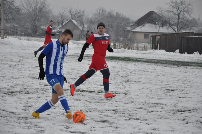 Зимова першість з футболу: «Минай» розбиває «Витязь»