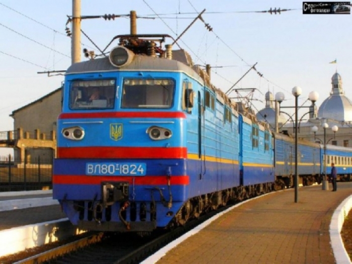 Жінка, яка потрапила під потяг «Одеса-Ужгород» померла у лікарні