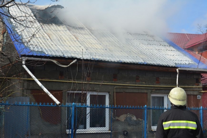 В Ужгороді ледь не згорів житловий будинок