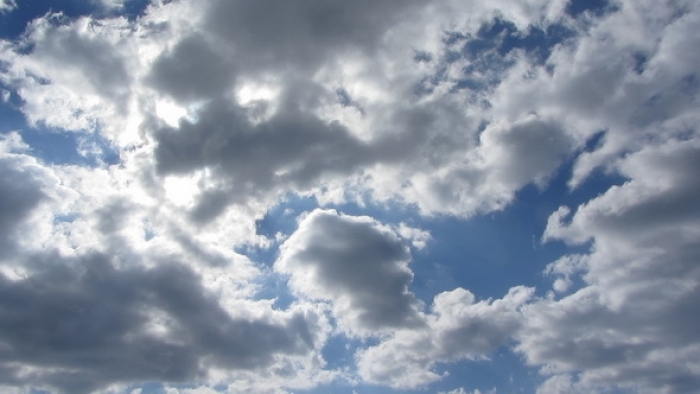 Сьогодні на Закарпатті було ясно, завтра небо затягне хмарами